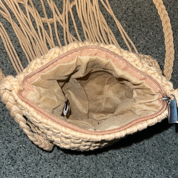 CROCHET FRINGED SHOULDER CROSSBODY BAG - Picture 7 of 7